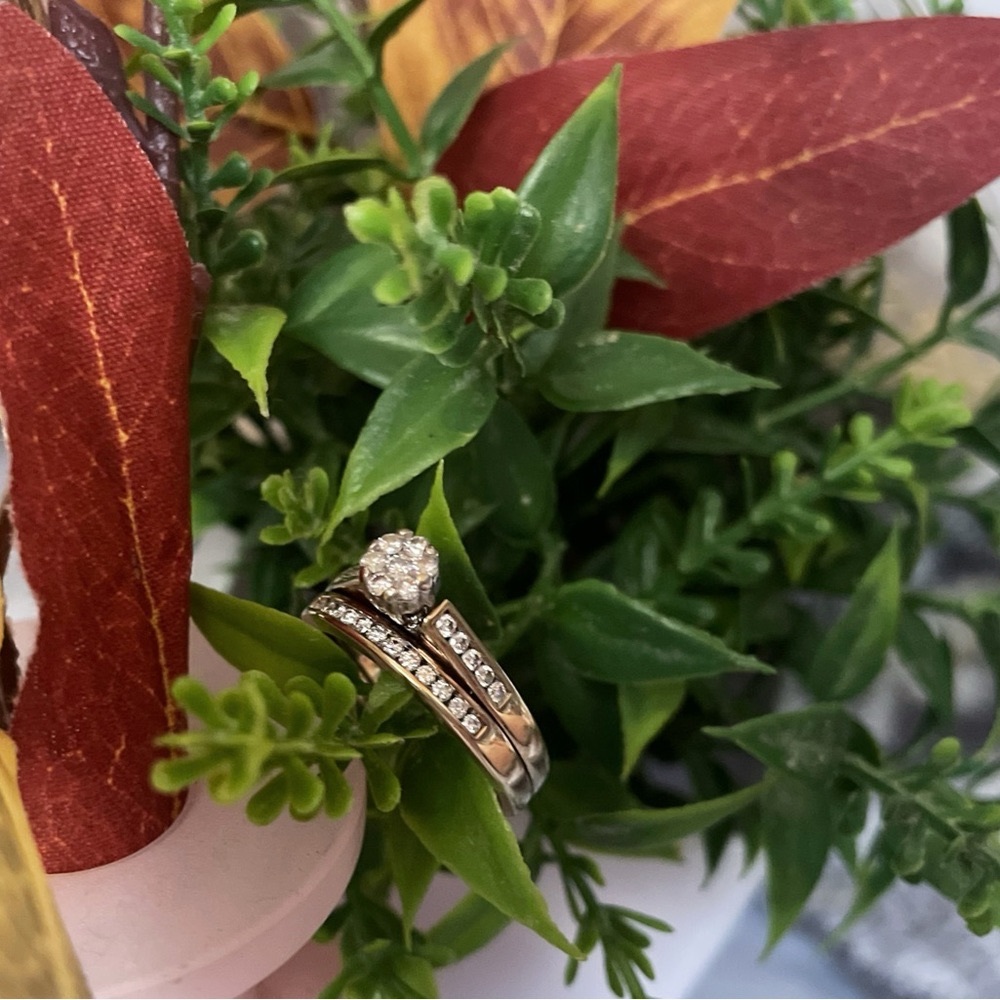 Vintage 1 karat Yellow gold 10k diamond wedding set. Originally $1750. Stunning.